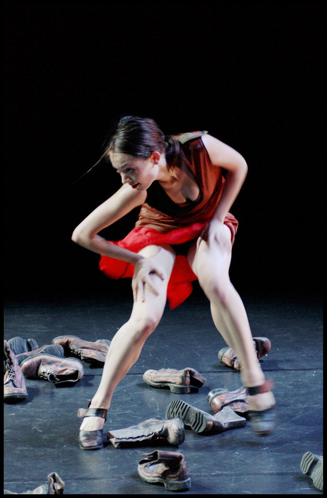 Move-trek, Dansgroep Krisztina de Châtel, 2003 dancer Keyna Nara